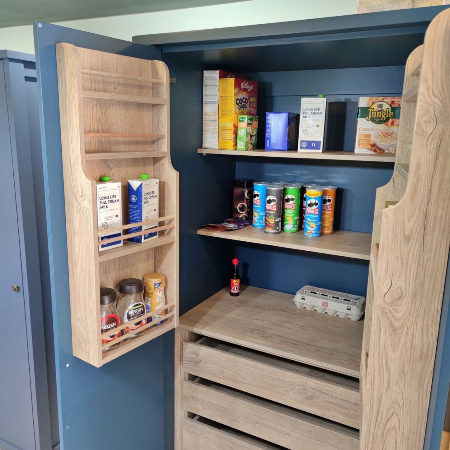 Deluxe Pantry